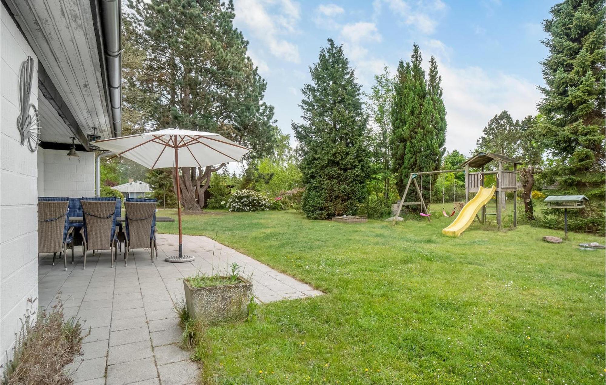 Amazing Home In Kalundborg With Kitchen エクステリア 写真