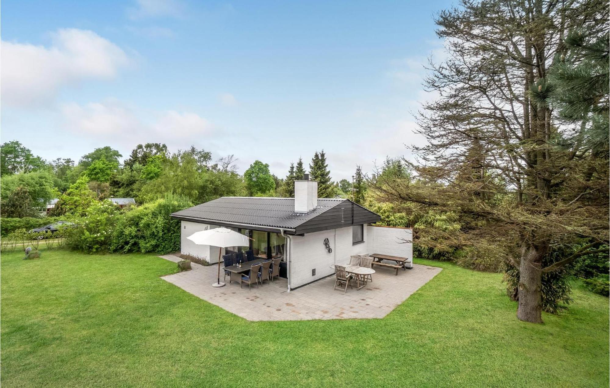 Amazing Home In Kalundborg With Kitchen エクステリア 写真