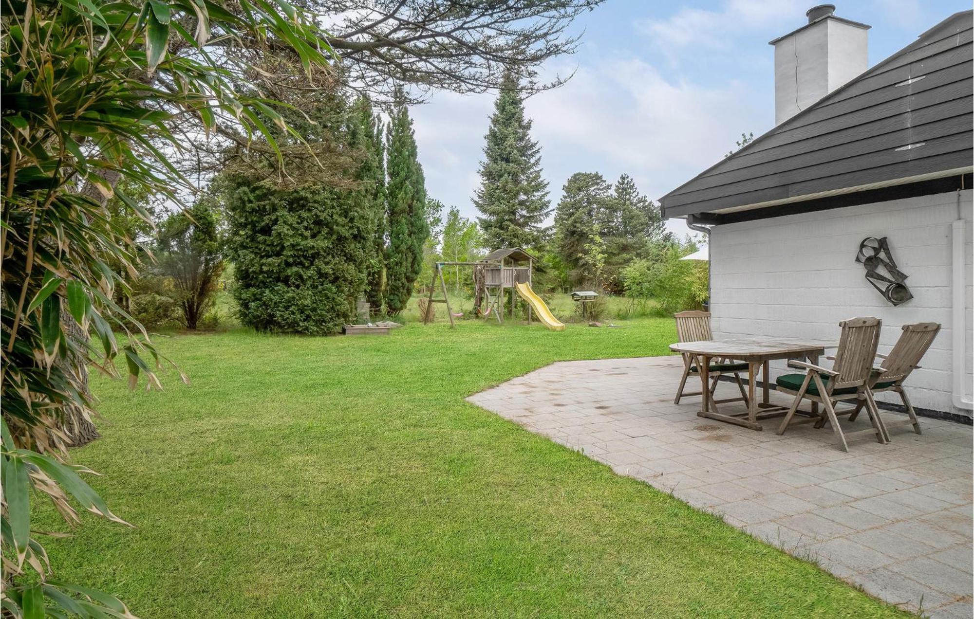 Amazing Home In Kalundborg With Kitchen エクステリア 写真